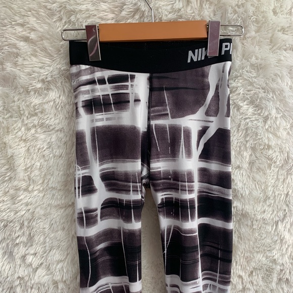 Ladies Size XS Nike Pro Full Length Leggings. - Picture 3 of 5